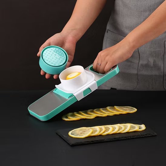 Mandoline multi-lames avec rangement compact et sécurisé des lames