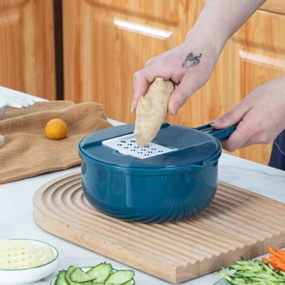 Râpe fromage avec coupe-légumes multifonction sur planche bois