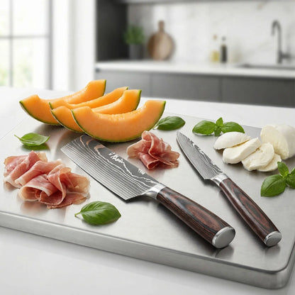Duo couteau chef Damas couperet 17cm et couteau d'office - découpe melon jambon mozzarella sur planche inox | Lames du Chef