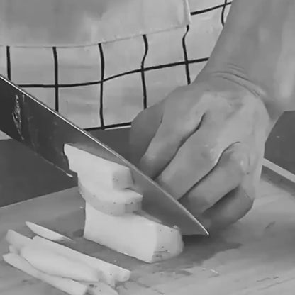 Animation du coupe-frites coupant pomme de terre, concombre et carotte