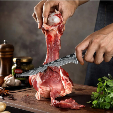 Utilisation couteau à désosser japonais Damas pour découper viande